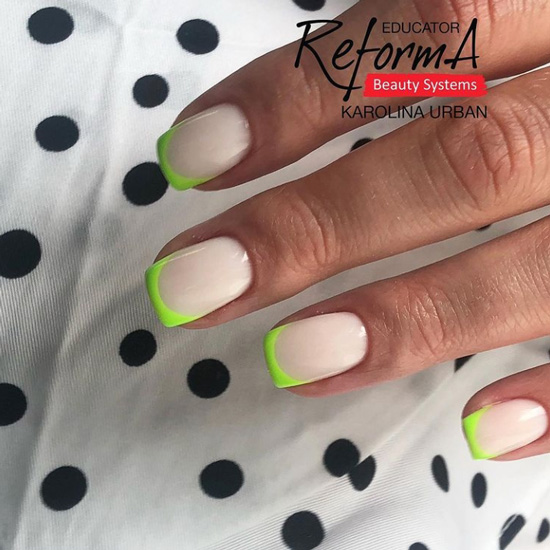 zielony french manicure